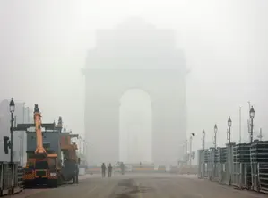 Dense Fog Covers Delhi-NCR, Causing Flight and Train Disruptions Amidst Deteriorating Air Quality