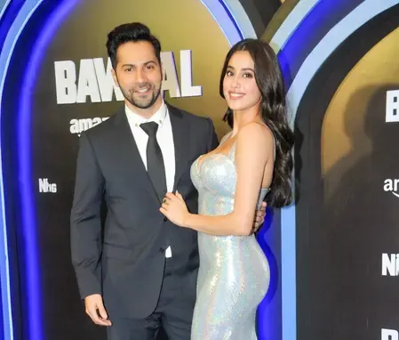 This is how Janhvi & Varun reacted to 'Hai Jawani Toh Ishq Hona Hai' vs 'Peddi' box office clash 