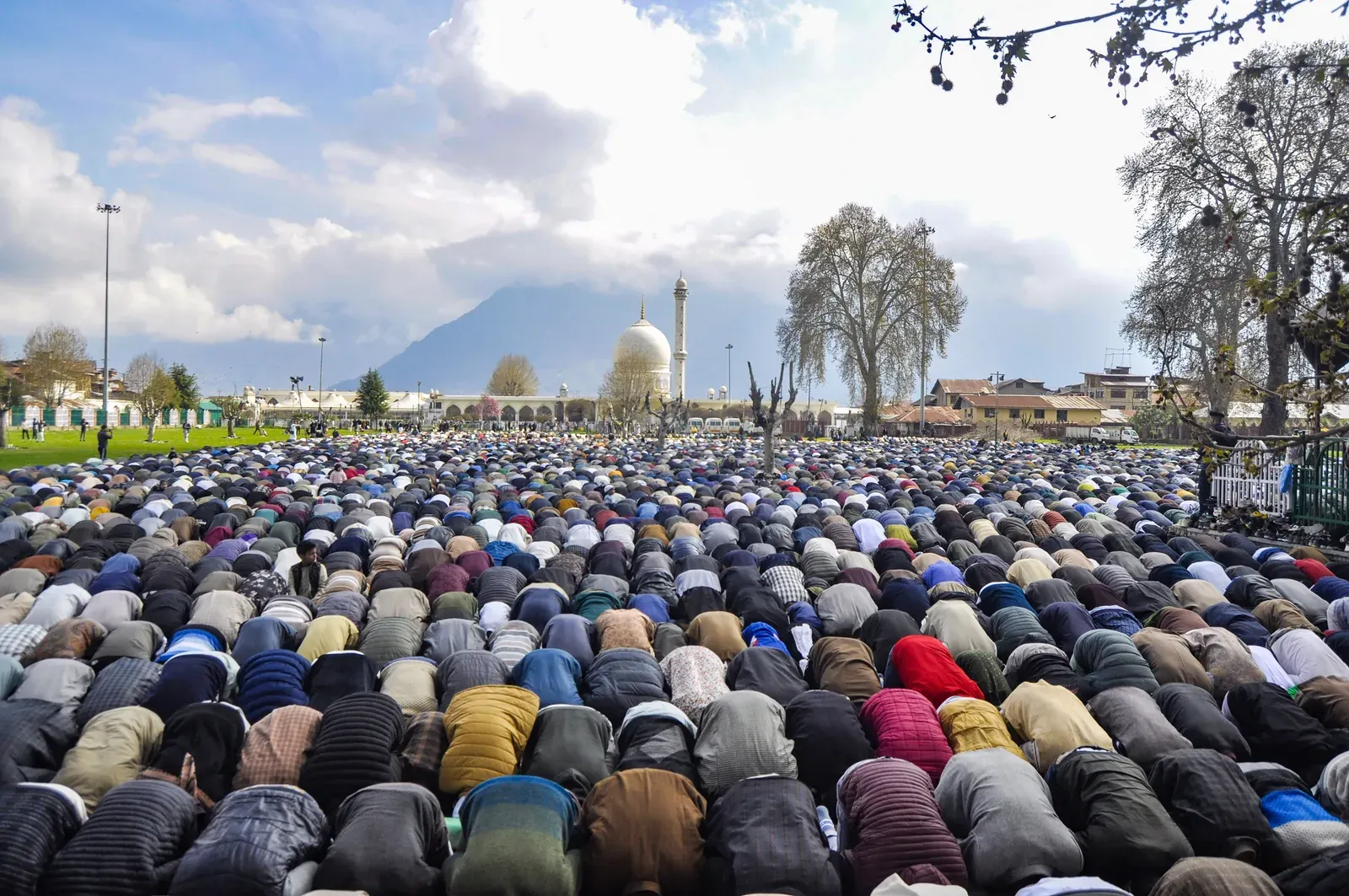 Hazratbal shrine draws thousands for Eid-e-Milad in Srinagar