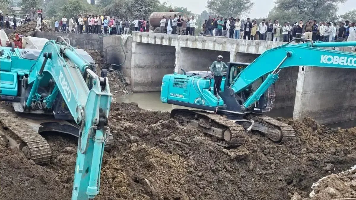 Tragic Collapse of Under-Construction Bridge Claims Lives of Three Labourers in Budhni, MP