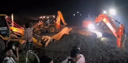 Urgent Rescue Operation for Three-Year-Old Boy Trapped in Borewell in MP's Ujjain