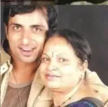सोनू सूद ने मां सरोज सूद की 19वीं पुण्यतिथि पर शेयर किया भावुक संदेश
