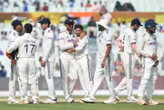 How Did India's Bowlers Dominate South Africa at Tea?