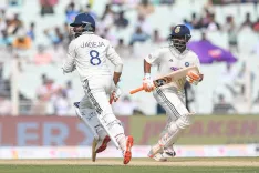 Can Harmer's Four Wickets Propel India to Victory?