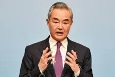 वांग यी ने ओमान और मिस्र के विदेश मंत्रियों के साथ फोन वार्ता की