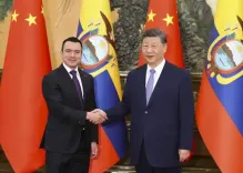 शी चिनफिंग ने इक्वाडोर के राष्ट्रपति के साथ मुलाकात की