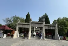 चीन में कन्फ़्यूशियस को मिलता है बहुत सम्मान, उनके नाम पर बना विशाल मंदिर