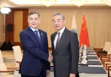 वांग यी ने एससीओ के महासचिव से मुलाकात की