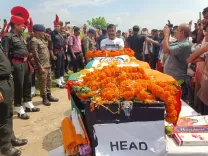 मुंगेर: हवलदार संजीव कुमार का निधन, 5 वर्षीय बेटे योगेश ने दी मुखाग्नि