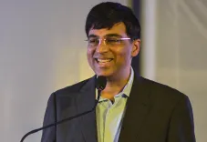 क्या विश्वनाथन आनंद पहली बार विश्व चैंपियन बने थे?