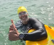 क्या मिलिंद सोमन ने 7.20 घंटे में 15 किमी तैराकी कर अपना रिकॉर्ड तोड़ा और अंकिता पर गर्व क्यों है?