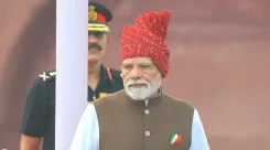 80वें स्वतंत्रता दिवस पर PM मोदी का लाल साफा और चॉकलेट वेस्टकोट, 2014 से 2026 तक का पूरा सफर