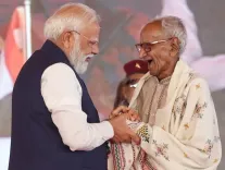 98-year-old BJP veteran Makhanlal Sarkar greets PM Modi on birthday