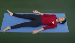 शरीर को रिलैक्स और रिचार्ज करने का सरल योगासन है ये, ऐसे करें अभ्यास  