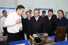 चीनी प्रधानमंत्री ली छ्यांग ने स्थान विशेष आधुनिक व्यावसायिक व्यवस्था के निर्माण पर बल दिया