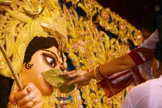 क्या देवी को चने, हलवे और पूरी का भोग अर्पित करने का कोई खास कारण है?
