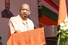 गोरखपुर लिंक एक्सप्रेसवे : सीएम योगी का विपक्ष पर हमला, बोले- विकास के नाम पर ये लोग 'डी कंपनी' पालते थे