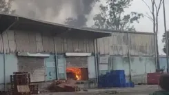 जमशेदपुर : 'अमूल दूध' के गोदाम में लगी भीषण आग, सब कुछ जलकर खाक