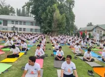 जम्मू-कश्मीर में 11वां अंतरराष्ट्रीय योग दिवस: एलओसी से सटे क्षेत्रों से लेकर शहरों तक, योग के उत्साह ने बांधा समां