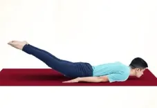 क्या 'टिड्डी मुद्रा' पेट, पीठ और पैर के लिए बेहद लाभदायी है? जानें सही तरीका