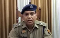 उत्तर प्रदेश में एक निजी बस ट्रक से टकराई तीन की मौत