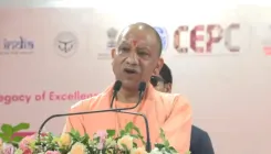 भदोही में CM योगी ने किया इंडिया कारपेट एक्सपो का शुभारंभ, ₹6,100 करोड़ निर्यात और 5 लाख रोज़गार का दावा