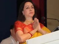 क्या धर्मेंद्र के निधन की खबरें सच हैं? हेमा मालिनी ने जताया गुस्सा