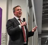 अबू धाबी में रूसी अधिकारियों से अमेरिकी सेना सचिव ड्रिस्कॉल की 'सीक्रेट मीटिंग' का दावा