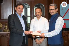 Adani Foundation donates ₹15 crore for 100 Mumbai Police cars