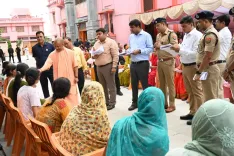 गोरखपुर जनता दर्शन में सीएम योगी का सख्त निर्देश: जन समस्याओं में लापरवाही पर होगी कार्रवाई