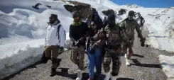आदि कैलाश में 14,400 फीट पर भारतीय सेना का बचाव अभियान, बीमार महिला यात्री को सुरक्षित निकाला