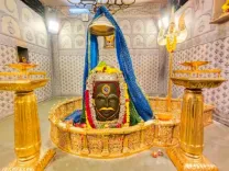 क्या अहमदाबाद में उज्जैन महाकाल मंदिर का अद्वितीय प्रतिरूप है, जहां रोजाना भस्म आरती और शृंगार होता है?