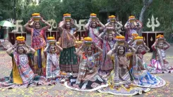 नवरात्रि 2026: अहमदाबाद में पनघट ग्रुप की कॉस्ट्यूम रिहर्सल, 37 देशों में पहुँचा पारंपरिक गरबा