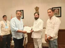 रोहित पवार ने एकनाथ शिंदे से मुलाकात कर अजित पवार के प्लेन क्रैश की जानकारी साझा की