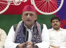 अखिलेश यादव का चुनाव आयोग पर हमला: 'निष्पक्षता पर सवाल, आयोग किसके इशारे पर काम कर रहा?'