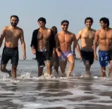 Akshay Kumar & Tiger Shroff flaunt picture perfect abs during their Juhu Beach edition of 'Ocean’s 9'