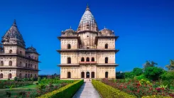 1662 ईस्वी में निर्मित अद्वितीय लक्ष्मी नारायण मंदिर: गर्भगृह में मूर्ति का अभाव, पर वास्तुकला की अद्भुत छटा