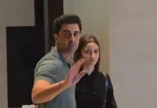 Ranbir Kapoor, Alia Bhatt hand-in-hand at Daadi Ki Shaadi screening for Neetu's comeback