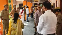इलाहाबाद-झांसी स्नातक एमएलसी चुनाव: 152 बूथों पर मतदान जारी, DM-पुलिस कमिश्नर ने किया निरीक्षण