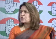 केंद्र सरकार की महिला विरोधी नीतियों पर सुप्रिया श्रीनेत का तीखा प्रहार