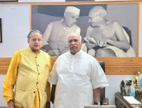 Tharoor meets Kharge after Kerala UDF win to discuss CM pick