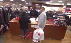 अमेरिका में टैरिफ के कारण कंप्यूटर व कपड़े आदि की कीमतें बढ़ेंगी