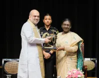 Amit Shah meets Bastar tribals at Rashtrapati Bhavan