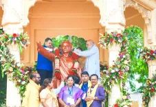 Amit Shah pays floral tribute to Annabhau Sathe in Pune