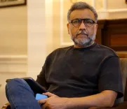 क्या अनुभव सिन्हा ने पुराने इंटरव्यू के जरिए सिनेमा और संगीत के दिन याद किए?