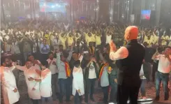 क्या अनुपम खेर ने दुबई में मोटिवेशनल लेक्चर से प्रशंसकों का दिल जीता?
