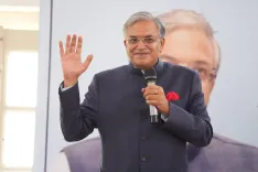 मुख्य निर्वाचन आयुक्त ज्ञानेश कुमार पहुंचे अपने पुराने स्कूल, छात्रों को दिया लोकतंत्र और मतदान का पाठ