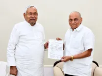 पटना स्नातक चुनाव: JDU विधायक अनंत सिंह अपनी ही पार्टी के नीरज कुमार के खिलाफ मैदान में, नीतीश से मिले प्रत्याशी