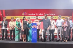 रवि शास्त्री ने वानखेड़े स्टेडियम में अपने नाम पर स्टैंड पाकर अनुभव किया गर्व और आभार