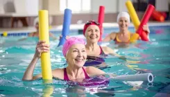 पानी में योग: एक्वा योग से पाएँ शारीरिक और मानसिक स्वास्थ्य में सुधार